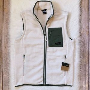 The North Face Men’s North Peak Fleece Vest. No tag, excellent condition.